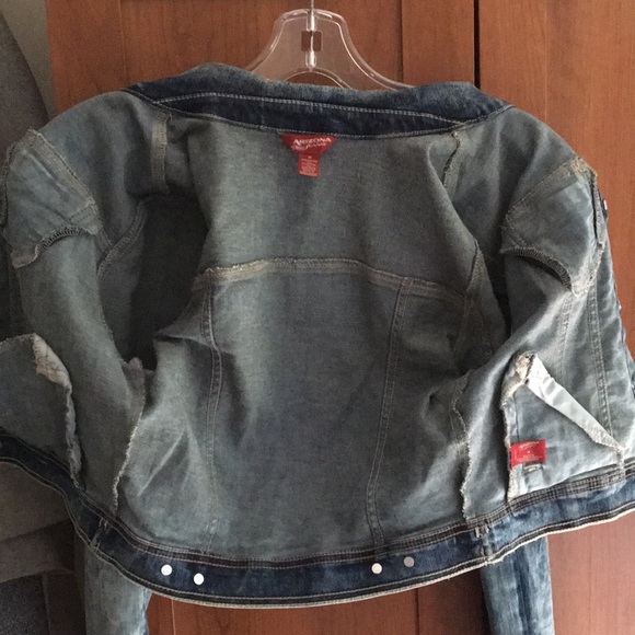 Women’s Arizona JeanCo short jean jacket - Picture 2 of 8